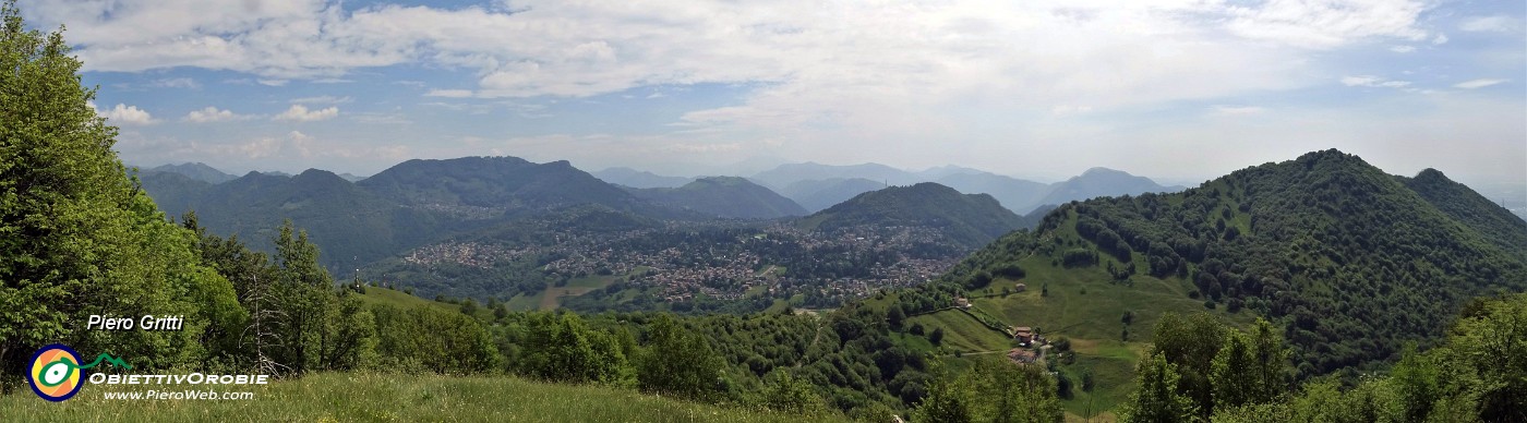 24 Da dx le Podone, Selvino con Purito, Cornagera e Poieto.jpg